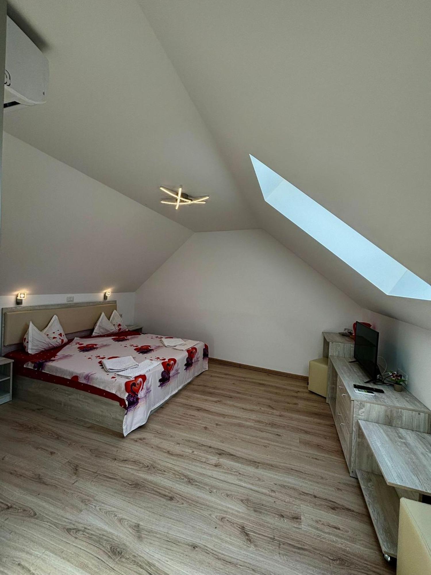 Calypso Rooms Făgăraş Exterior foto