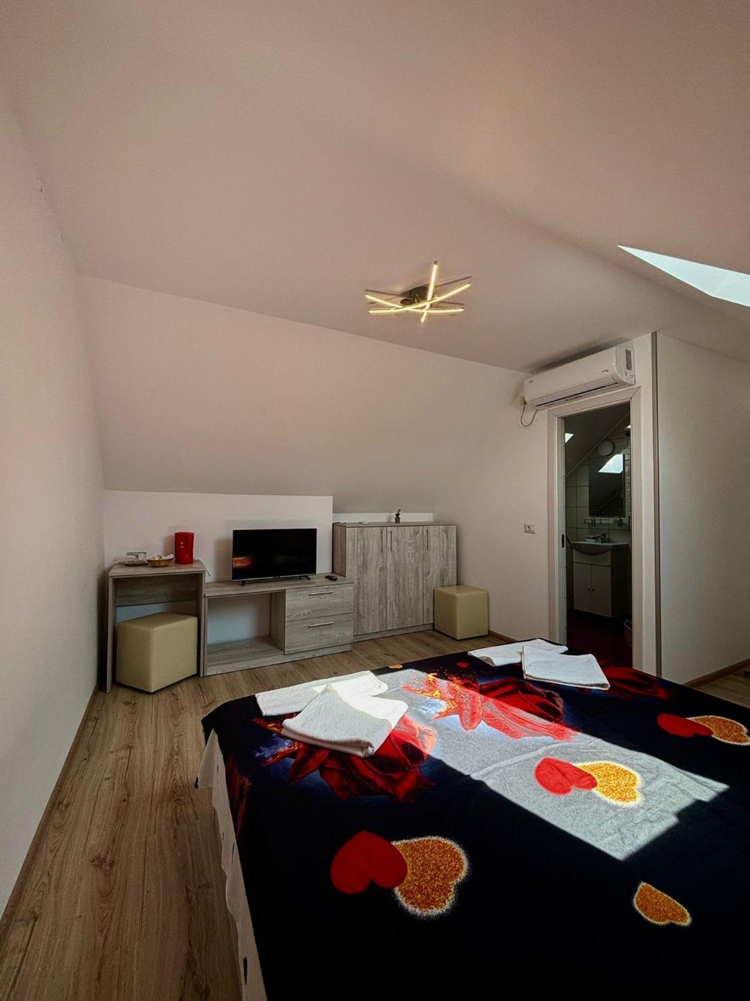 Calypso Rooms Făgăraş Exterior foto